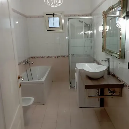 Casa Di Luna, Incantevole Bilo Con Idromassaggio Apartmán *